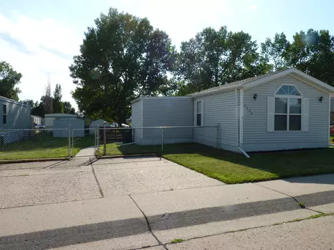 4226 Claridge Loop, Bismarck, ND 58503 photo 1