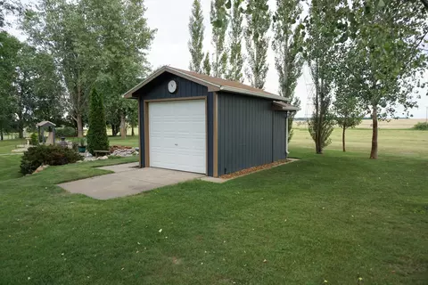7455 Chestnut Dr, Bismarck, ND 58504 photo 38