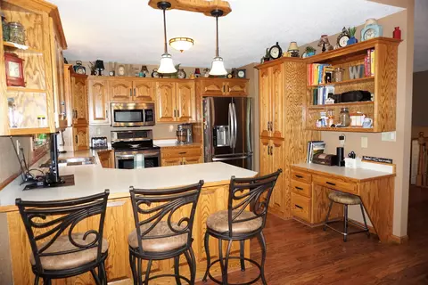 7455 Chestnut Dr, Bismarck, ND 58504 photo 4