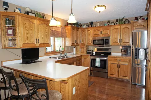 7455 Chestnut Dr, Bismarck, ND 58504 photo 3