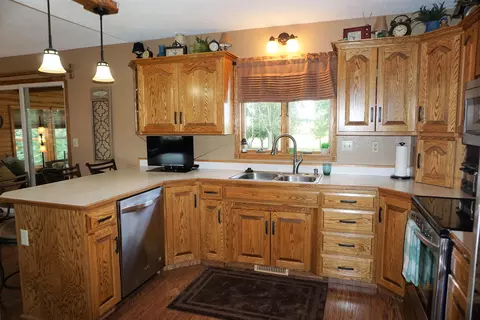 7455 Chestnut Dr, Bismarck, ND 58504 photo 5