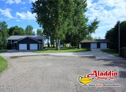 7455 Chestnut Dr, Bismarck, ND 58504 photo 1
