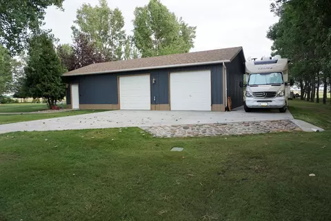 7455 Chestnut Dr, Bismarck, ND 58504 photo 30