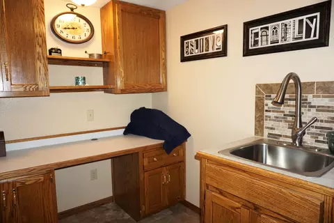 7455 Chestnut Dr, Bismarck, ND 58504 photo 29