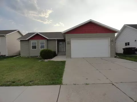 5009 37th Ave NW, Mandan, ND 58554 photo 1
