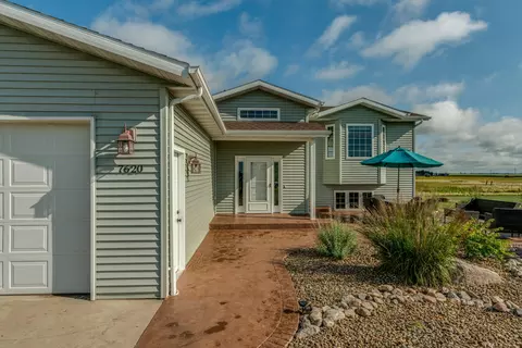 7620 Limestone Ln, Bismarck, ND 58503 photo 3