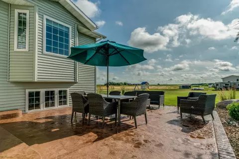 7620 Limestone Ln, Bismarck, ND 58503 photo 4