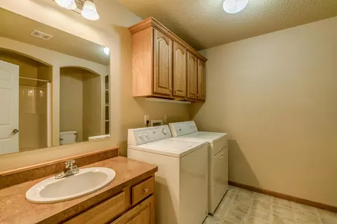 1083 E Turnpike Ave, Bismarck, ND 58501 photo 22