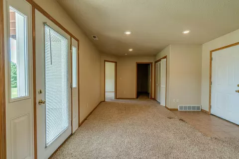 1083 E Turnpike Ave, Bismarck, ND 58501 photo 19