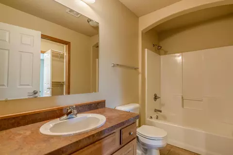 1083 E Turnpike Ave, Bismarck, ND 58501 photo 14
