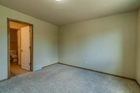 1083 E Turnpike Ave, Bismarck, ND 58501 photo 12