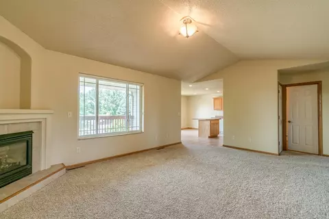 1083 E Turnpike Ave, Bismarck, ND 58501 photo 10