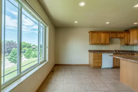 1083 E Turnpike Ave, Bismarck, ND 58501 photo 5