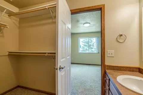 1083 E Turnpike Ave, Bismarck, ND 58501 photo 13