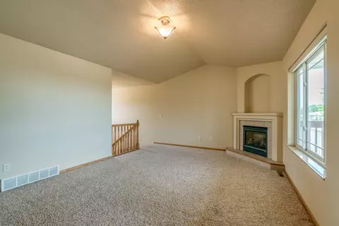 1083 E Turnpike Ave, Bismarck, ND 58501 photo 9