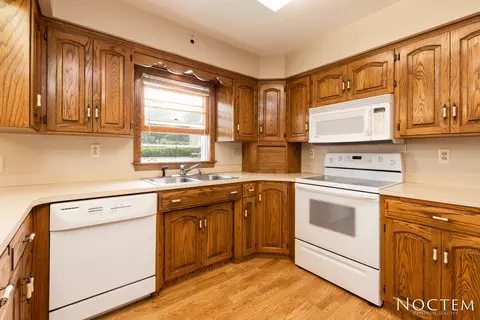 703 14th St NW, Mandan, ND 58554 photo 9