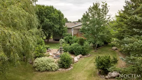 9410 Plainview Dr, Bismarck, ND 58503 photo 13