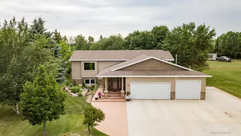 9410 Plainview Dr, Bismarck, ND 58503 photo 6
