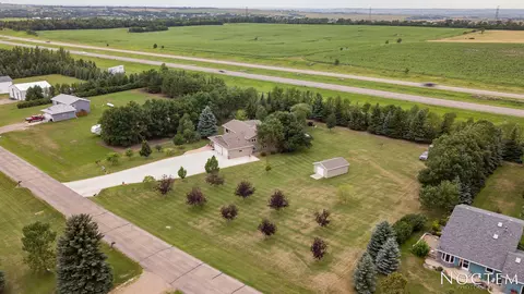 9410 Plainview Dr, Bismarck, ND 58503 photo 17