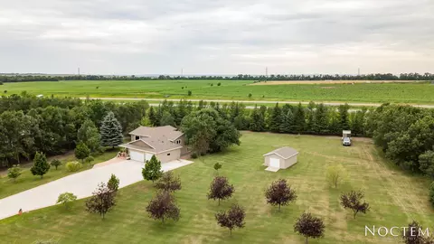 9410 Plainview Dr, Bismarck, ND 58503 photo 3