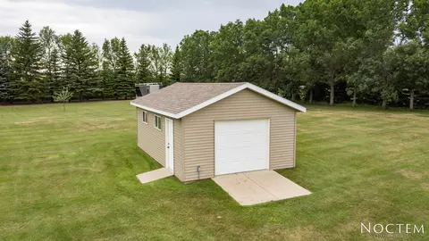 9410 Plainview Dr, Bismarck, ND 58503 photo 8