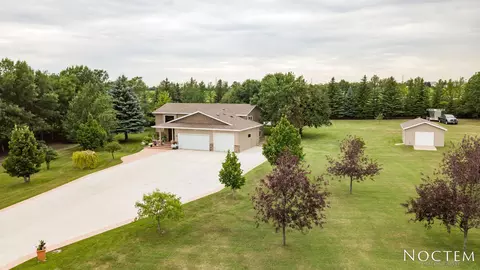 9410 Plainview Dr, Bismarck, ND 58503 photo 4
