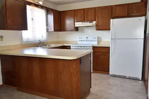 3259 Capitol Ave E, Bismarck, ND 58501 photo 2