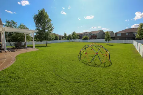 4512 Boulder Ridge Rd, Bismarck, ND 58503 photo 2