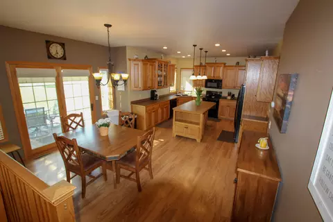 4512 Boulder Ridge Rd, Bismarck, ND 58503 photo 4