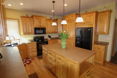 4512 Boulder Ridge Rd, Bismarck, ND 58503 photo 3