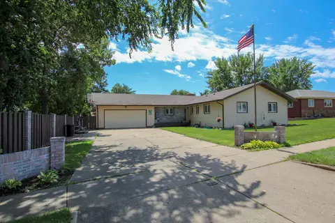 2537 E Boulevard Ave, Bismarck, ND 58501 photo 1