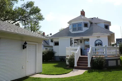 208 5th Ave NW, Mandan, ND 58554 photo 2