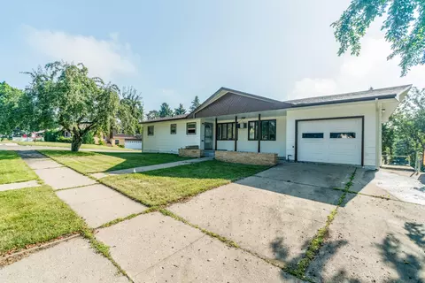 1227 18th St, Bismarck, ND 58501 photo 3