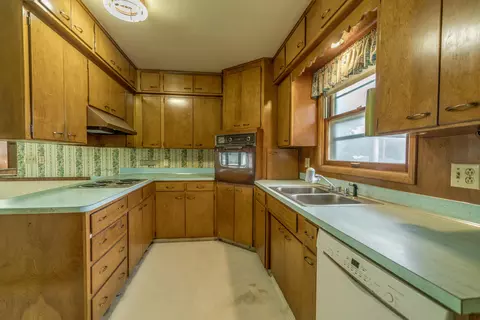 1227 18th St, Bismarck, ND 58501 photo 8