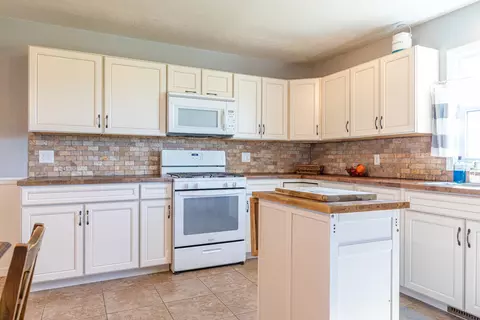 16901 Menoken Dr, Menoken, ND 58558 photo 9