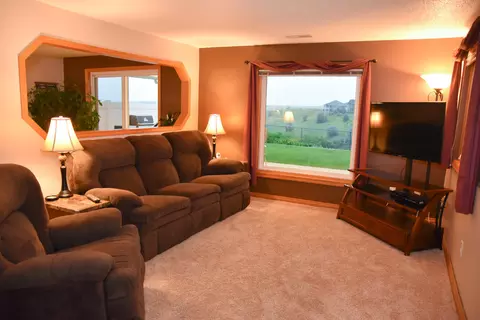 1306 Territory Dr, Bismarck, ND 58503 photo 4