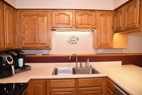 1306 Territory Dr, Bismarck, ND 58503 photo 8