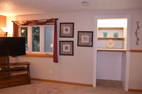 1306 Territory Dr, Bismarck, ND 58503 photo 17