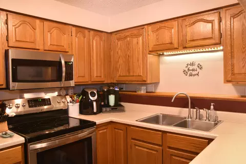 1306 Territory Dr, Bismarck, ND 58503 photo 7
