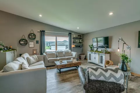 4025 Knudsen Loop, Bismarck, ND 58503 photo 14