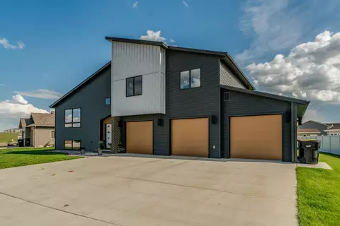 4025 Knudsen Loop, Bismarck, ND 58503 photo 1