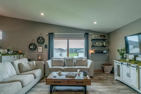 4025 Knudsen Loop, Bismarck, ND 58503 photo 15