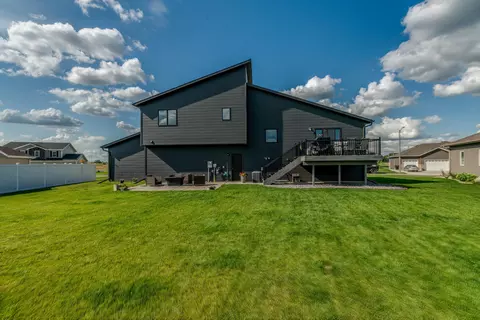4025 Knudsen Loop, Bismarck, ND 58503 photo 7