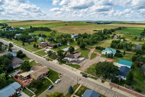 620 Summit Ave, Hebron, ND 58638 photo 5