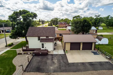 620 Summit Ave, Hebron, ND 58638 photo 2