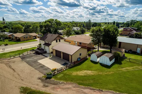 620 Summit Ave, Hebron, ND 58638 photo 3