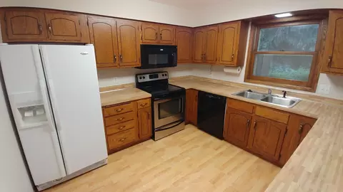 1600 E Omaha Dr, Bismarck, ND 58504 photo 7