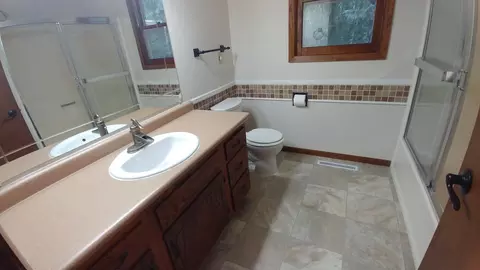 1600 E Omaha Dr, Bismarck, ND 58504 photo 9