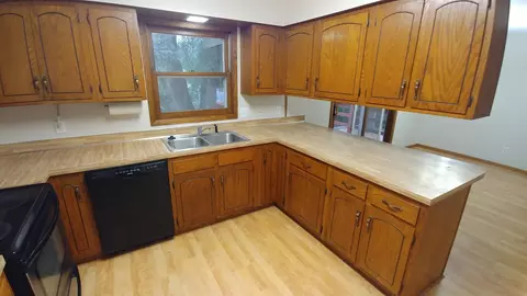 1600 E Omaha Dr, Bismarck, ND 58504 photo 8