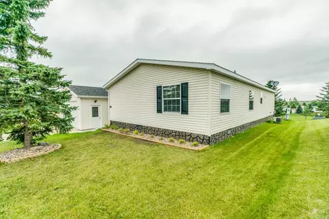 1726 N Valley Loop, Bismarck, ND 58503 photo 2